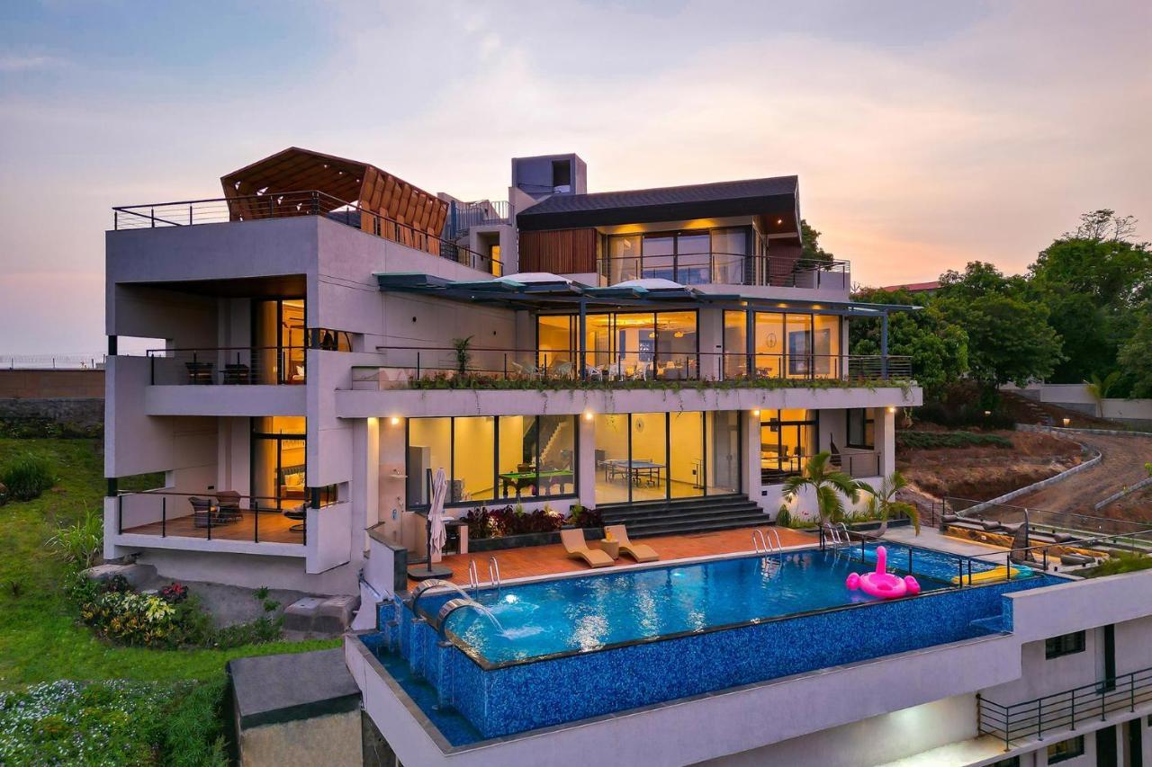 Pearl Lakeview Mansion By Stayvista - Lakeside Villa With Infinity Pool, Jacuzzi, In-House Theatre & Games Room Игатпури Екстериор снимка