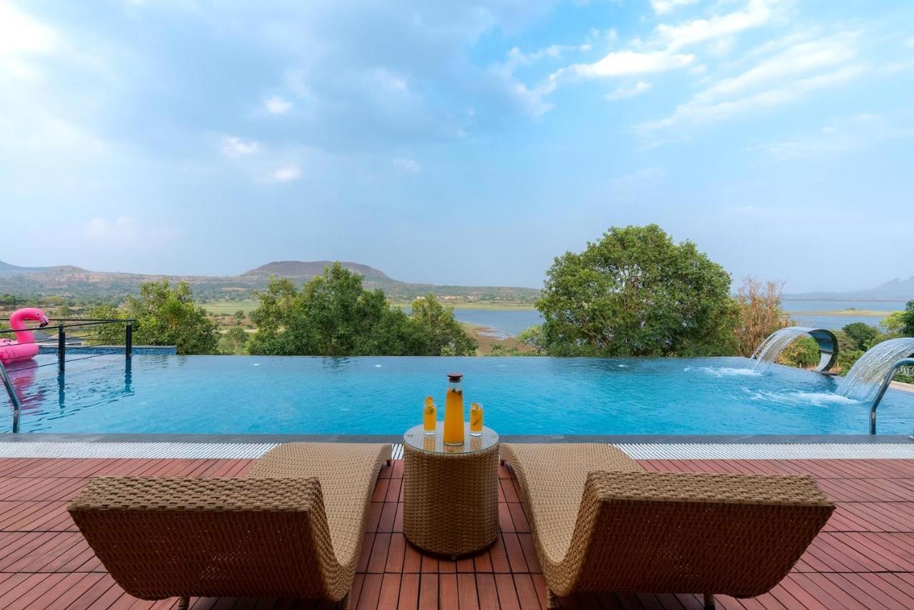 Pearl Lakeview Mansion By Stayvista - Lakeside Villa With Infinity Pool, Jacuzzi, In-House Theatre & Games Room Игатпури Екстериор снимка