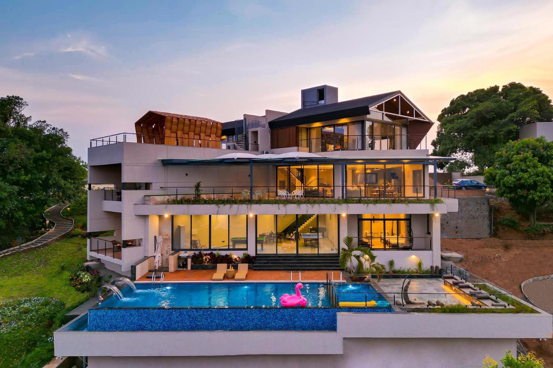Pearl Lakeview Mansion By Stayvista - Lakeside Villa With Infinity Pool, Jacuzzi, In-House Theatre & Games Room Игатпури Екстериор снимка